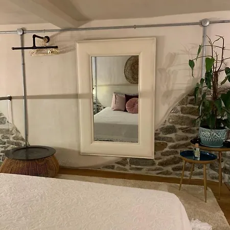 Akakia's House *