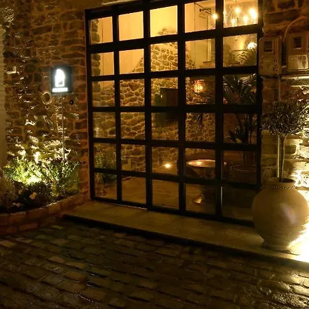 Akakia's House *